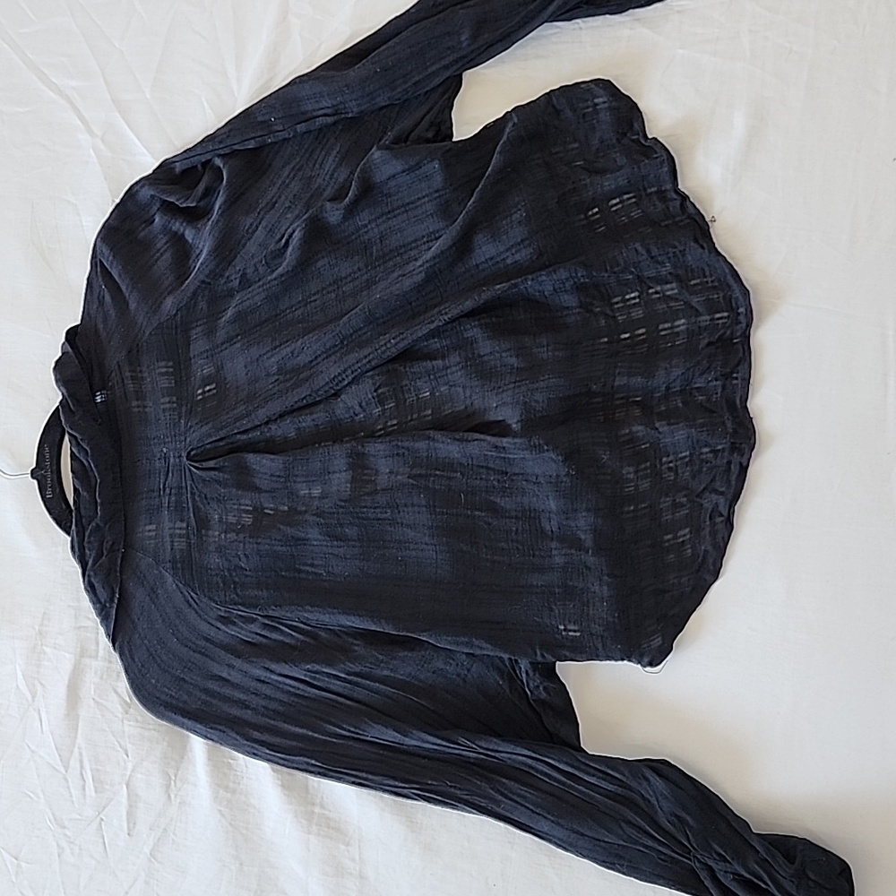 ✨️ BDG Tie Front Top ✨️ - Picture 3 of 5